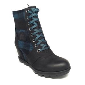 Sorel Lexie Wedge Plaid Boots in Black with Blue Plaid-only worn once